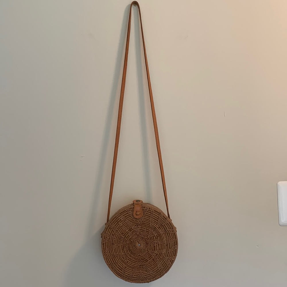 Street level round wicker bag